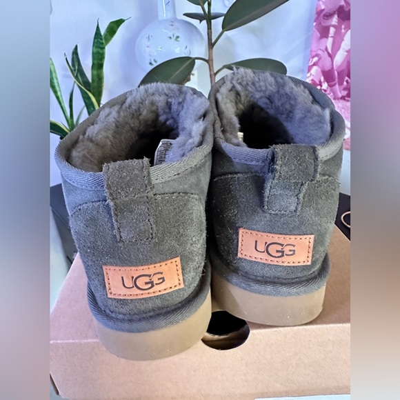 UGG - Ultra Mini Classic Boot - Picture 5 of 8